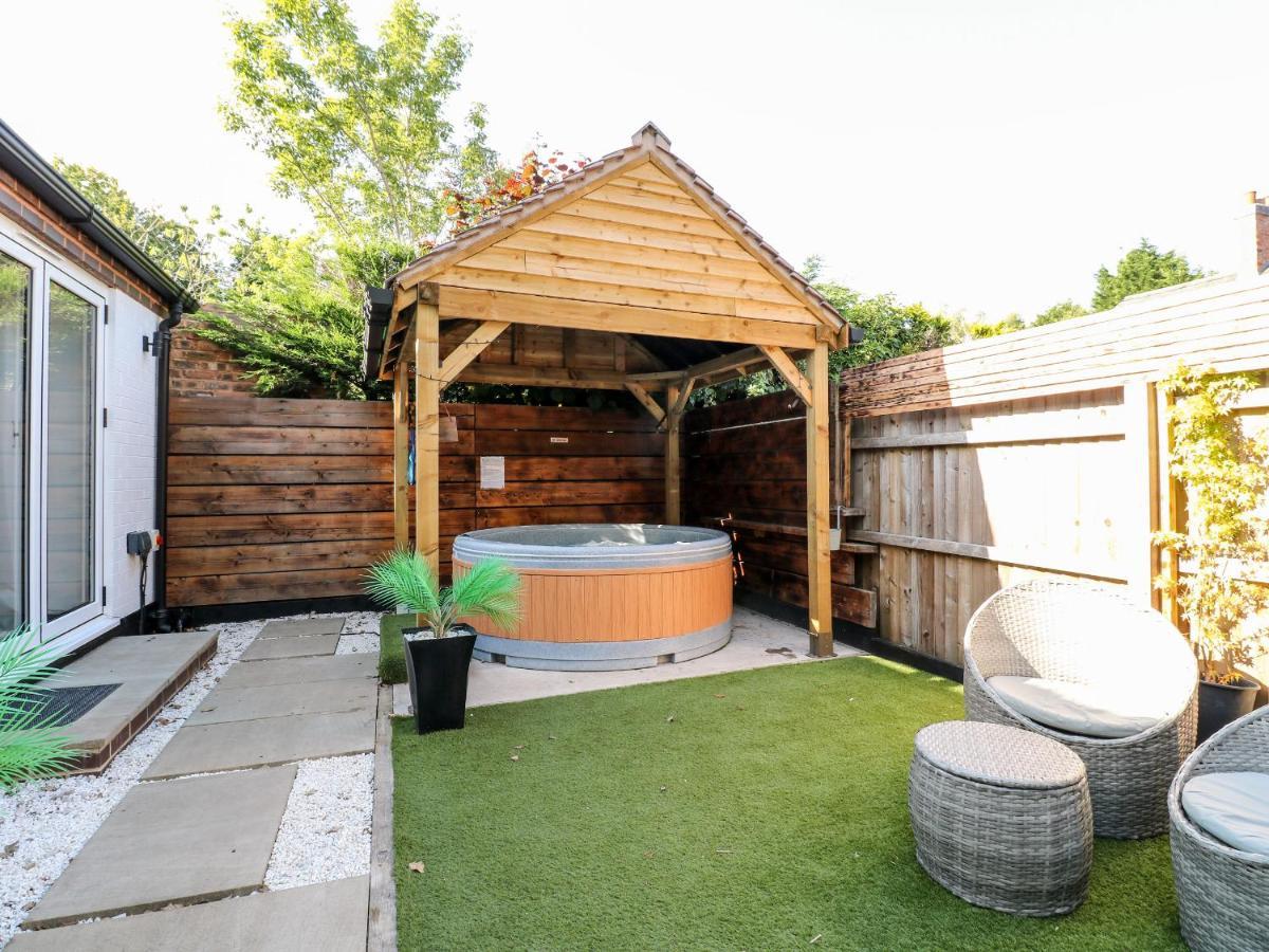 The Old Smokehouse Rugeley Exterior foto